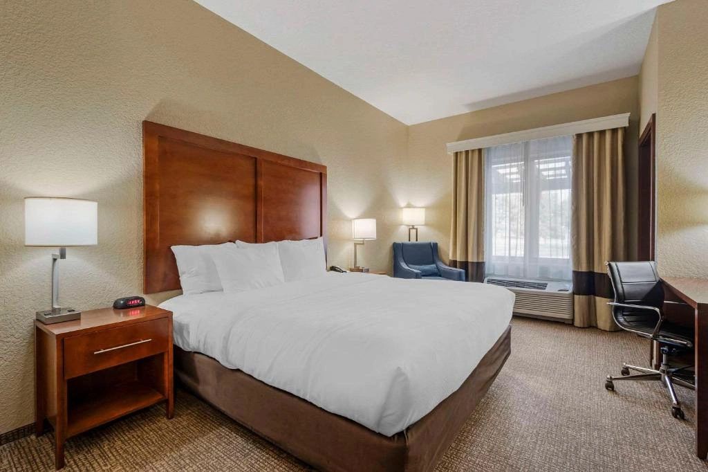 Comfort Inn & Suites